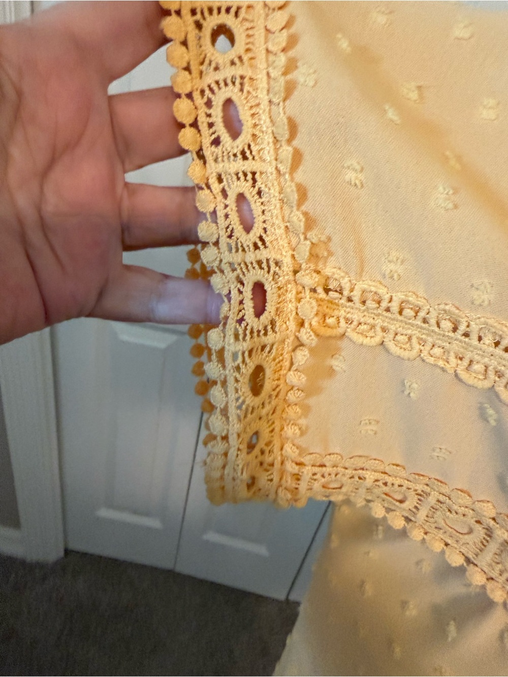 Women's Yellow Crochet Yoke Short Sleeve Blouse Size Large GUC - Picture 6 of 16